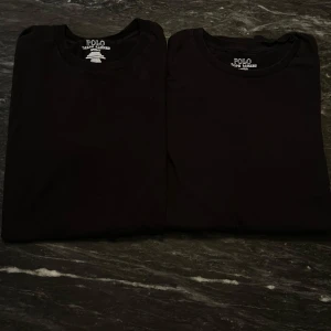 Ralph Lauren tshirt’s - Säljer två feta Ralph Lauren T-shirts. Helt perfekt nu inför sommaren. Båda två ingår. Kontakta vid fler frågor!😁