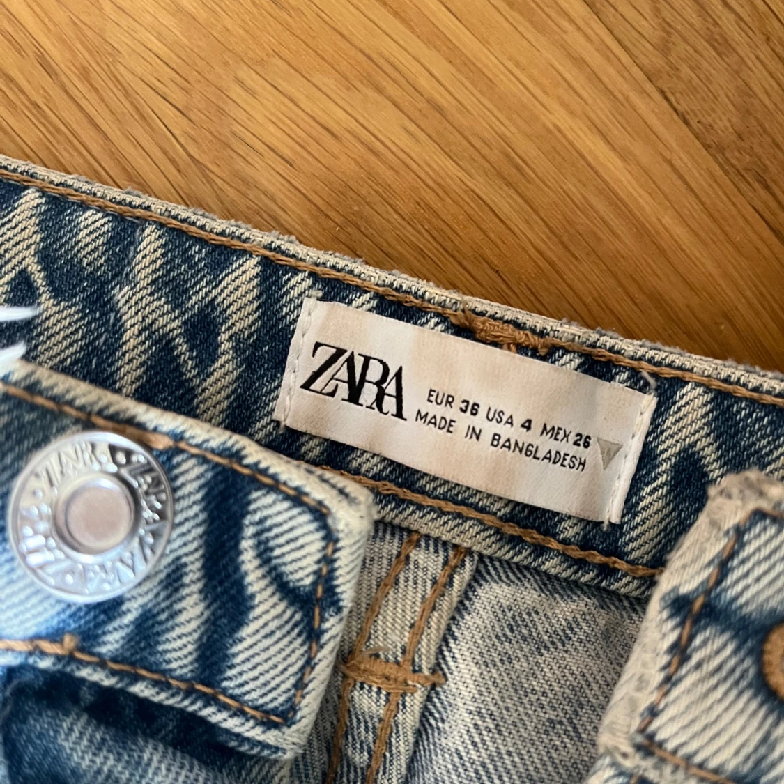 Ljusblå raka jeans - 4