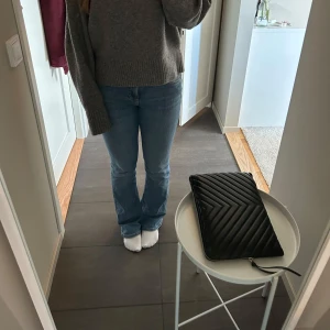  bootcut jeans  - Säljer dessa jättenajs jeans från Zara, fint skick💞