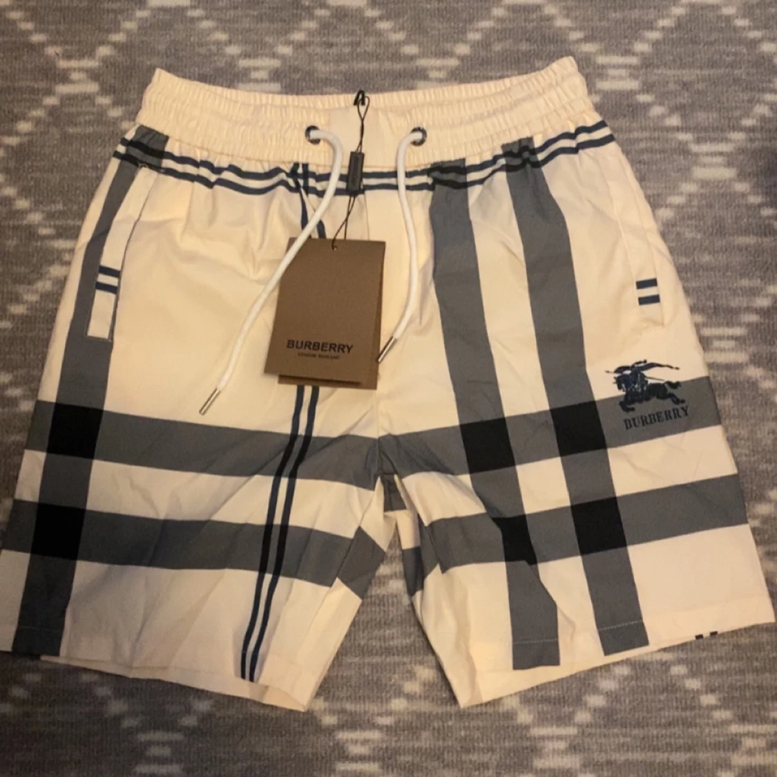 Burberry shorts  med klassiskt rutmönster