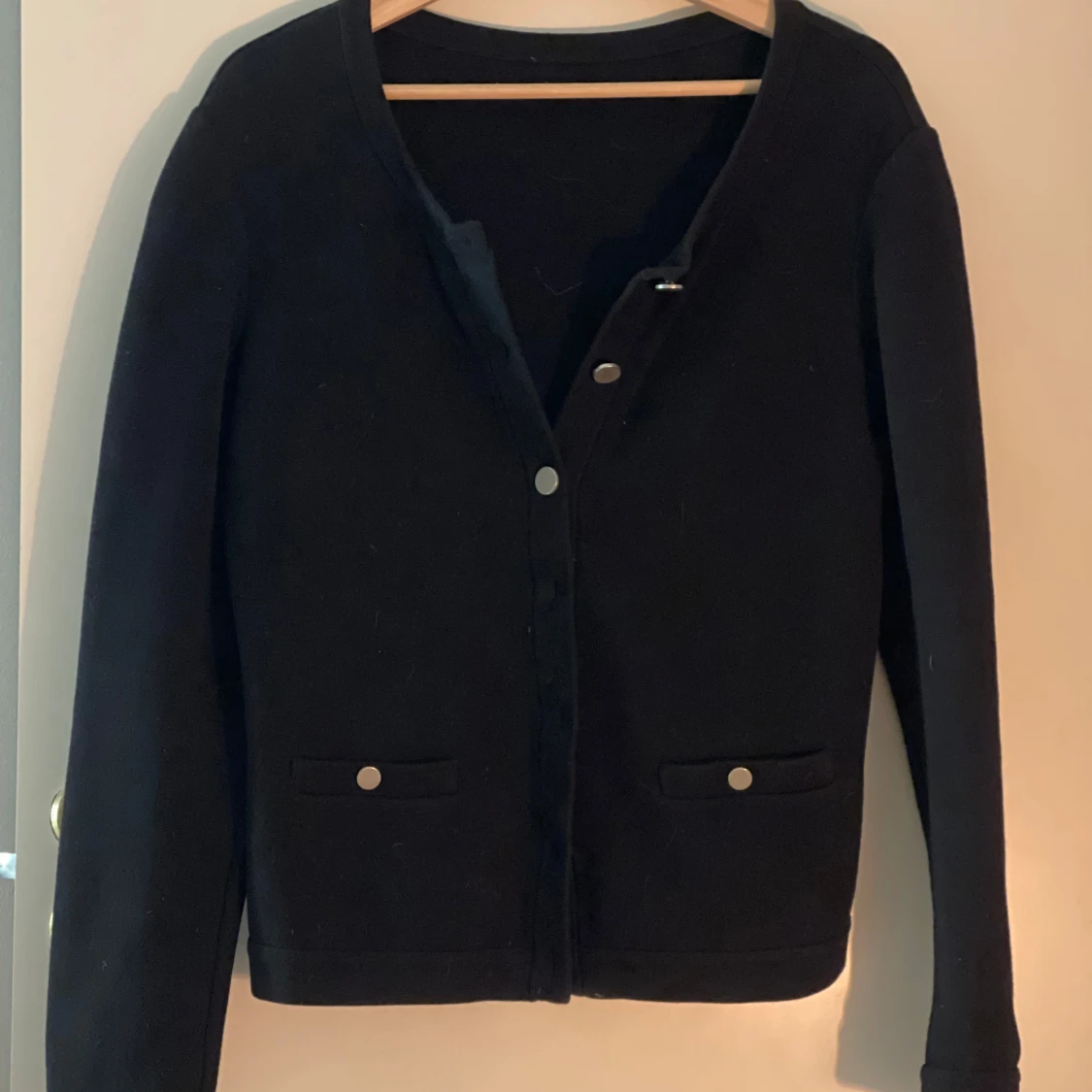 Svart cardigan jacka med knappar - 3