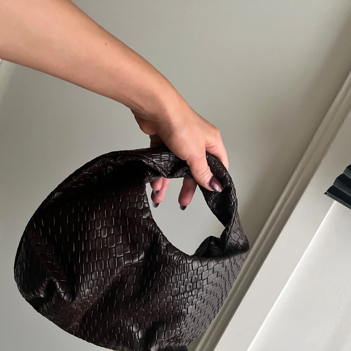 Chokladbrun väska med struktur - 1