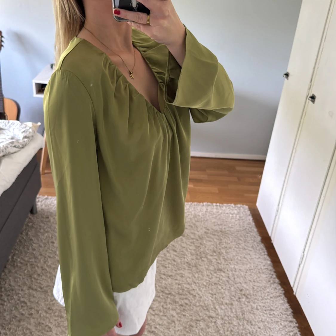 Olivgrön blus från NA-KD - 1