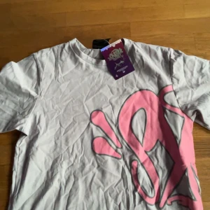 SynaWorld T-shirt  - Helt ny storlek S, passar M