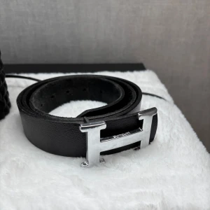 Skärp  - Riktigt fint och välskött skärp, skicket är mycket bra!🌟 Box och kvitto finns ej kvar därav priset🙌🏼