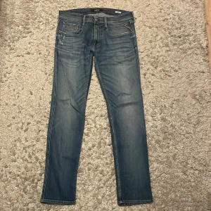 Replay Anbass - Supersnygga replay Anbass jeans i ett mycket bra skick! Storlek 33/32