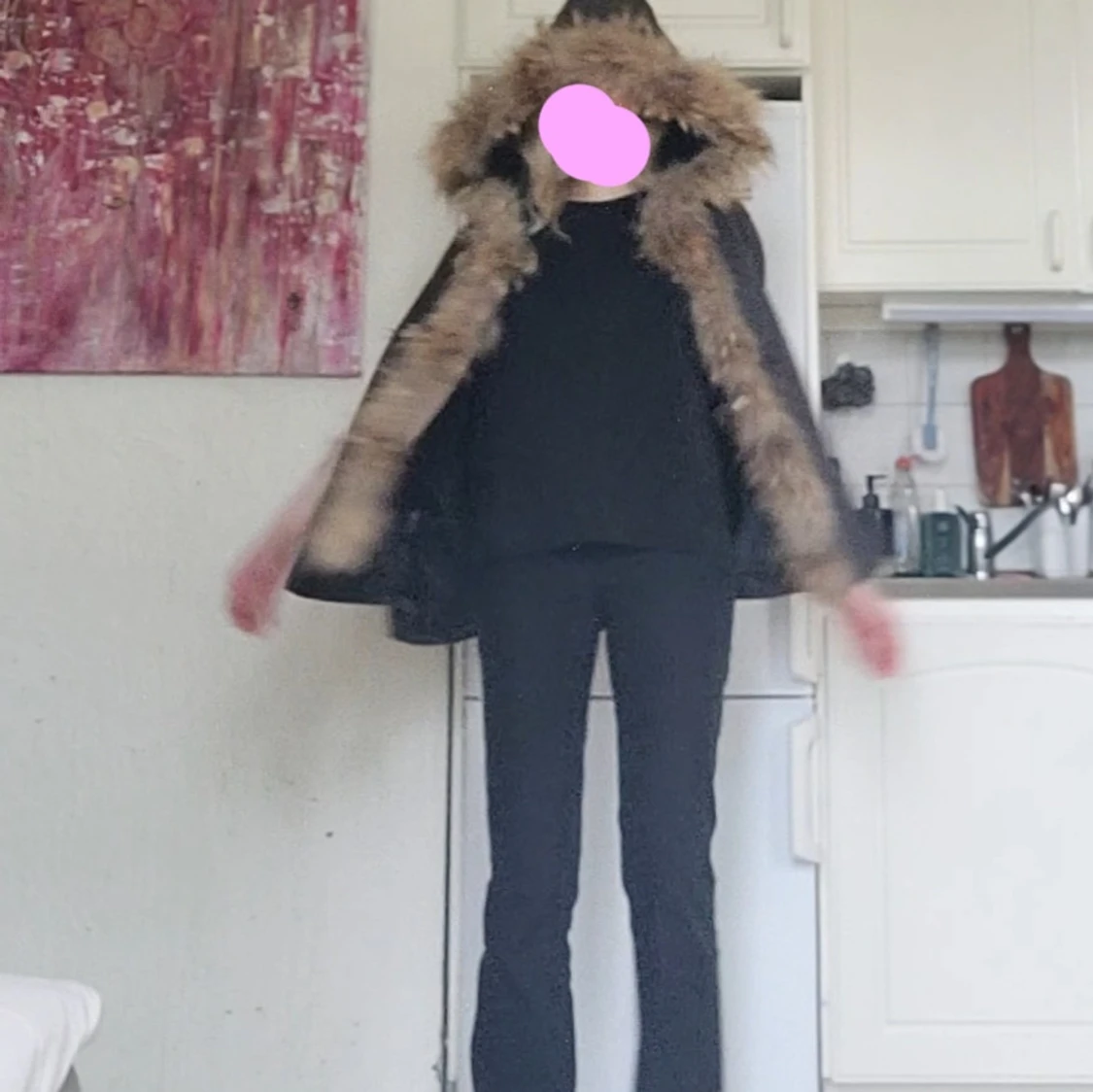 Grå cape med pälskanter - 4