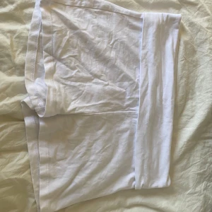 vita shorts  i bomull - Yogapants shorts 