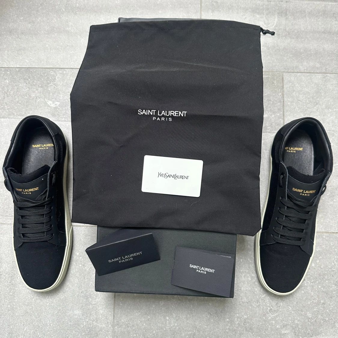 Svarta Saint Laurent sneakers