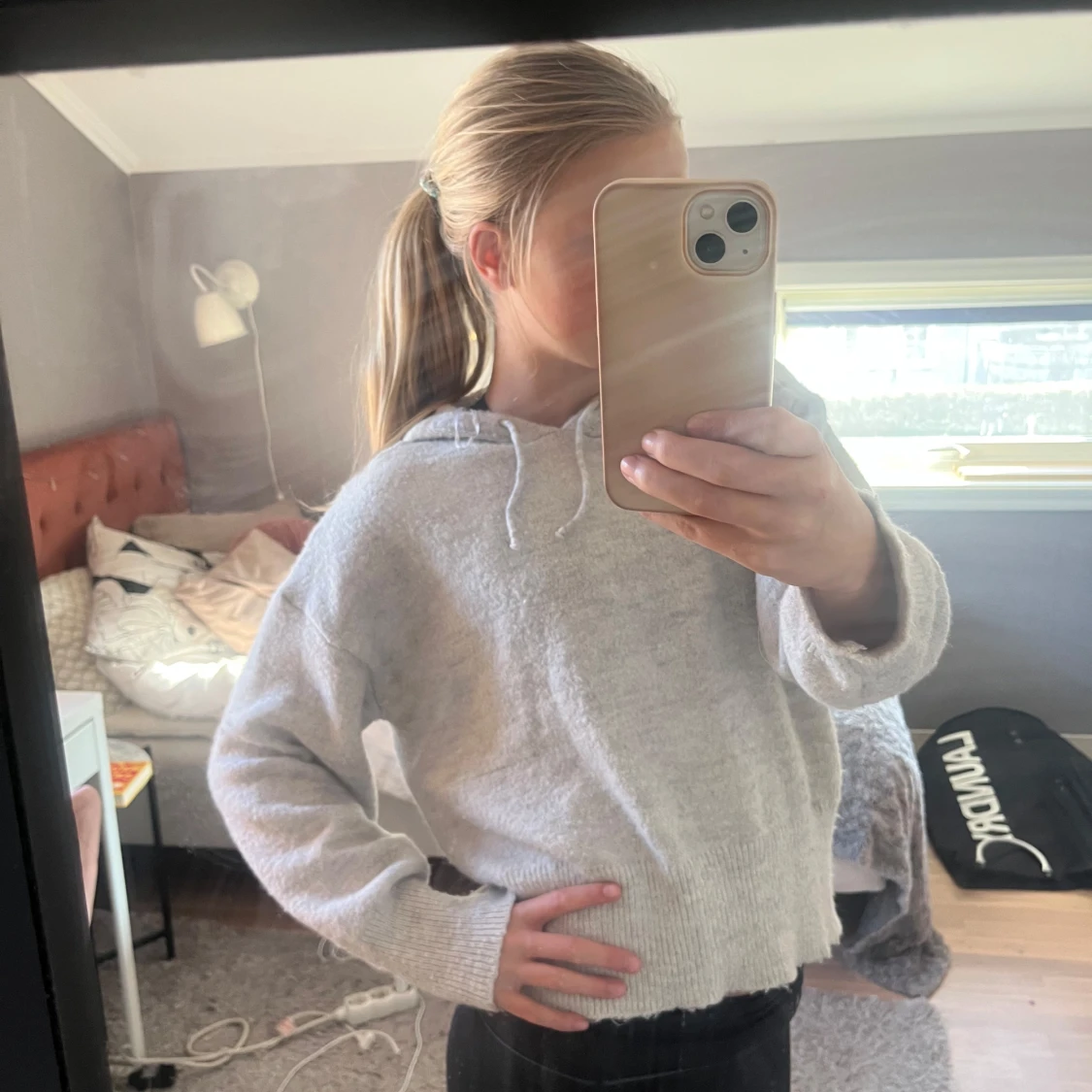 Ljusgrå stickad hoodie från Gina Tricot  - 2