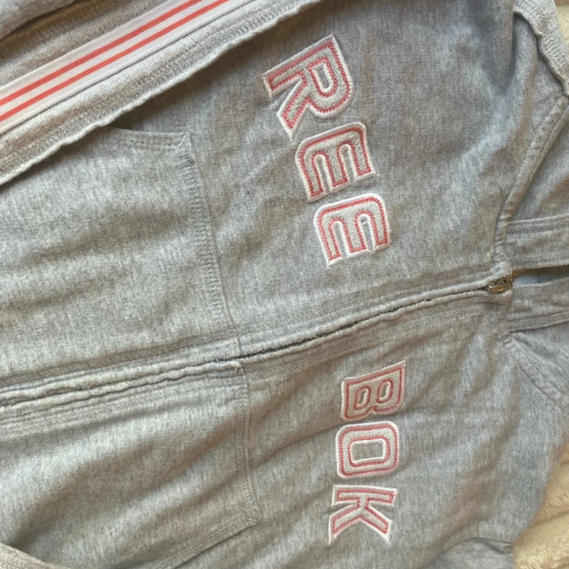 Grå Reebok zip-up - 1