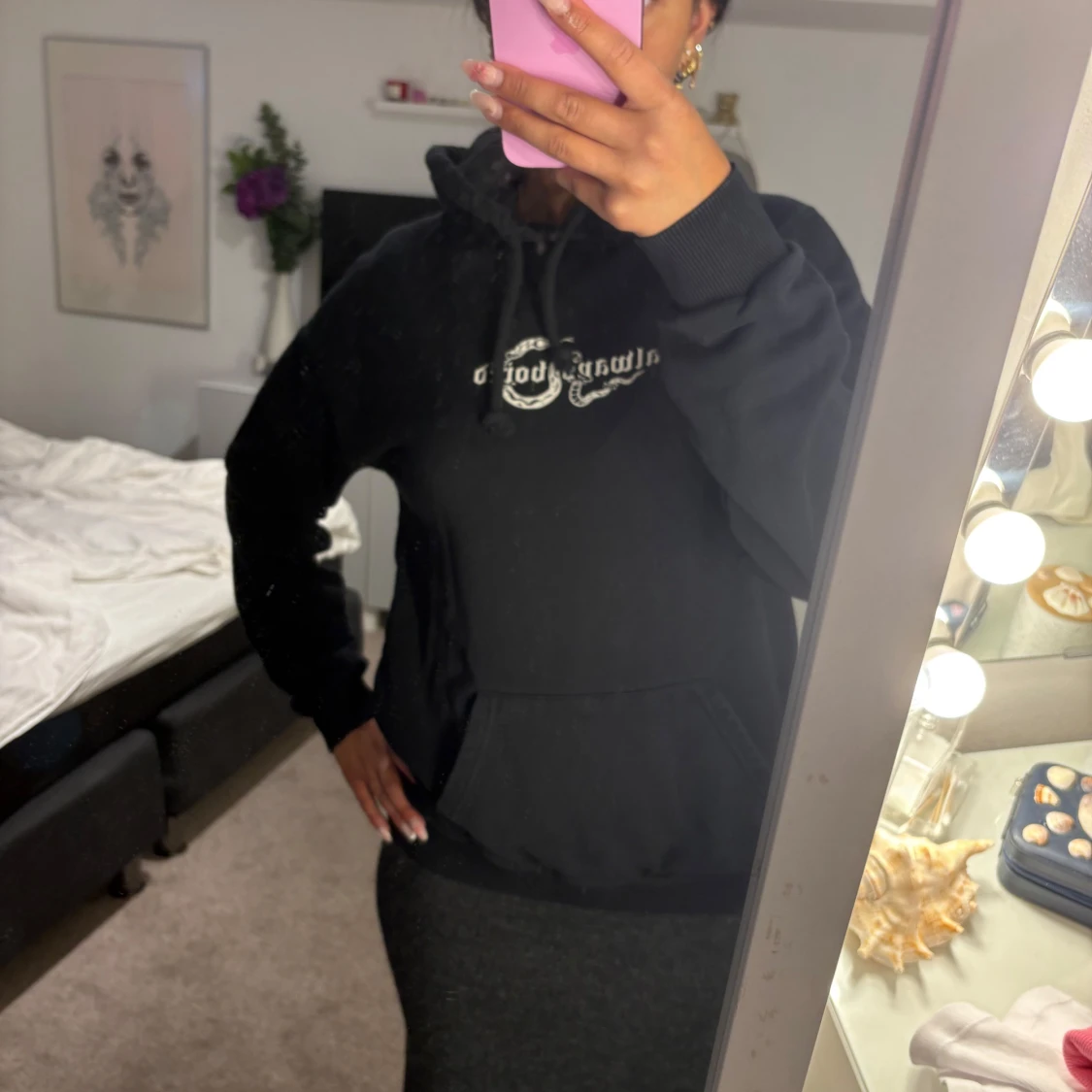 Svart hoodie med tryck