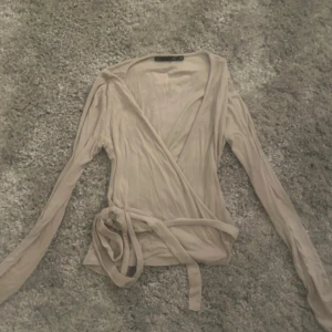 omlott knyt topp - knyt omlott tröja från lager 157 i stl xs, helt ny!💓