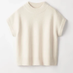 Intressekoll softgoattröja - Intressekoll på min fina tröja från softgoat i modellen ”Round neck top”❣️ Nypris: 3495kr och har inga defekter! Tryck inte på köp nu utan skriv innan! Säljer till den som budar högst