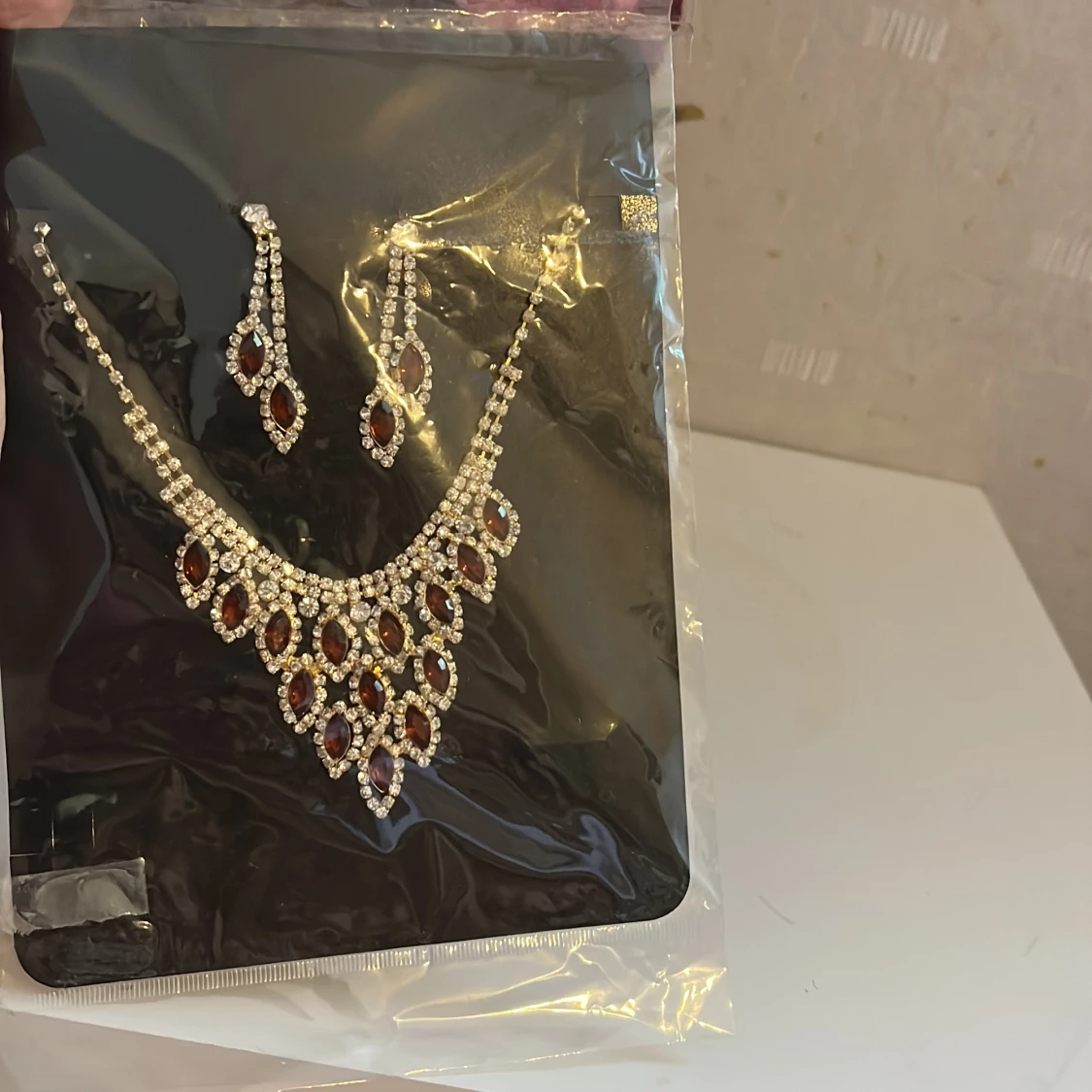 Glittrigt halsband och örhängen set - 3