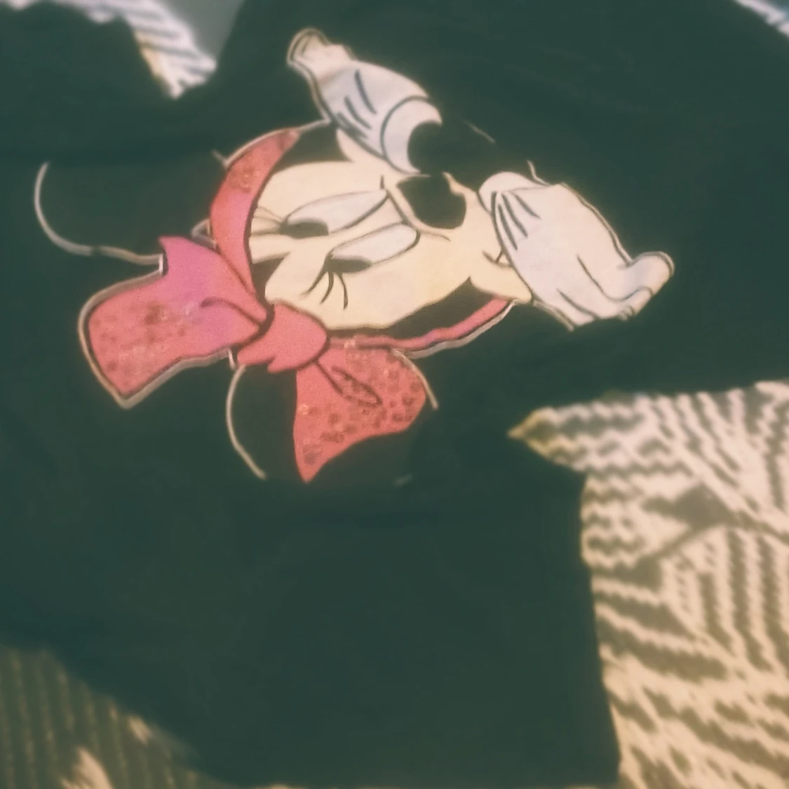 Svart t-shirt med Minnie Mouse-motiv - 2