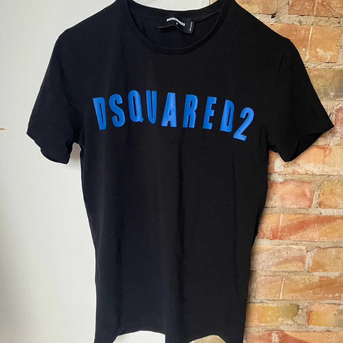 Svart DSQUARED2 t-shirt med blå text