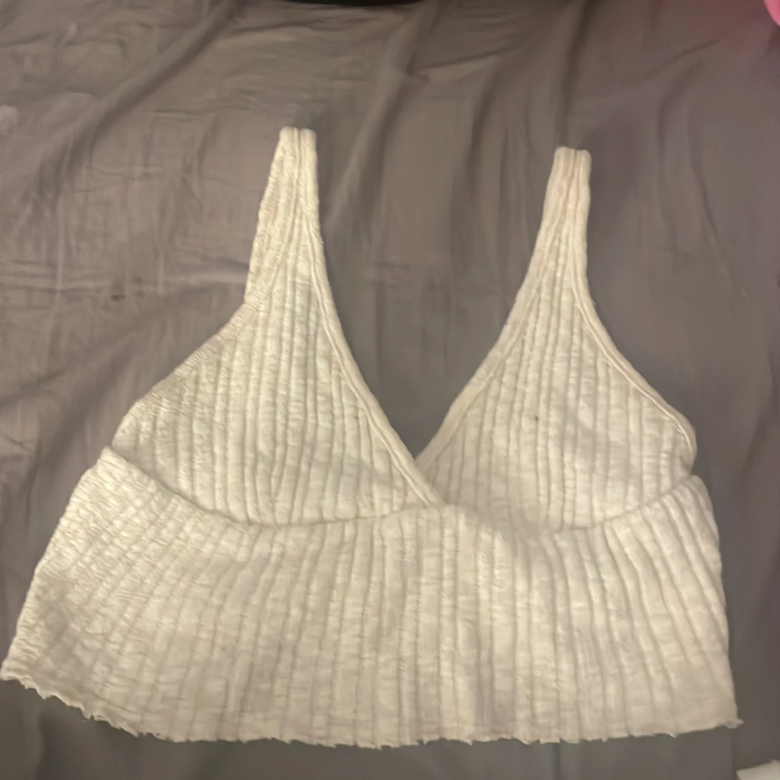 Vit ribbad linnetopp från H&M