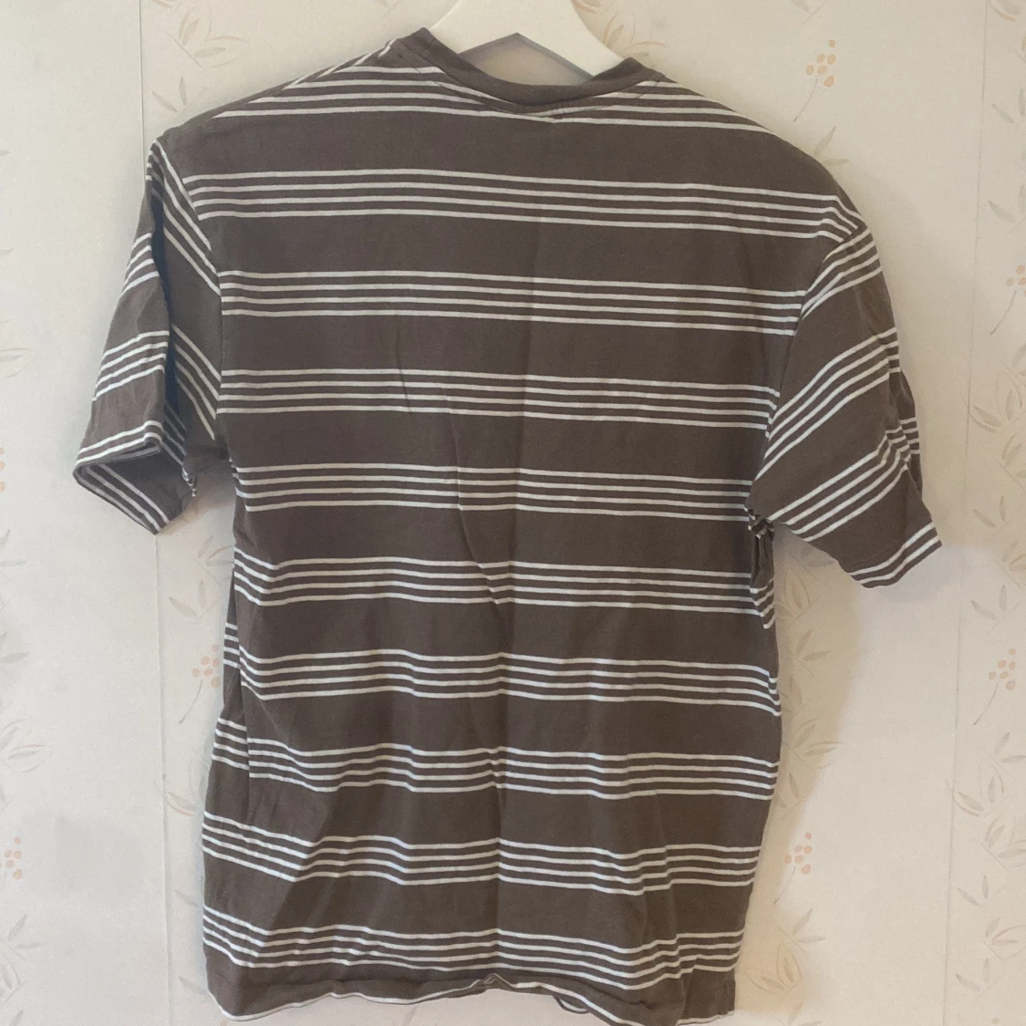 Brun randig t-shirt från Sweet SKTBS - 1