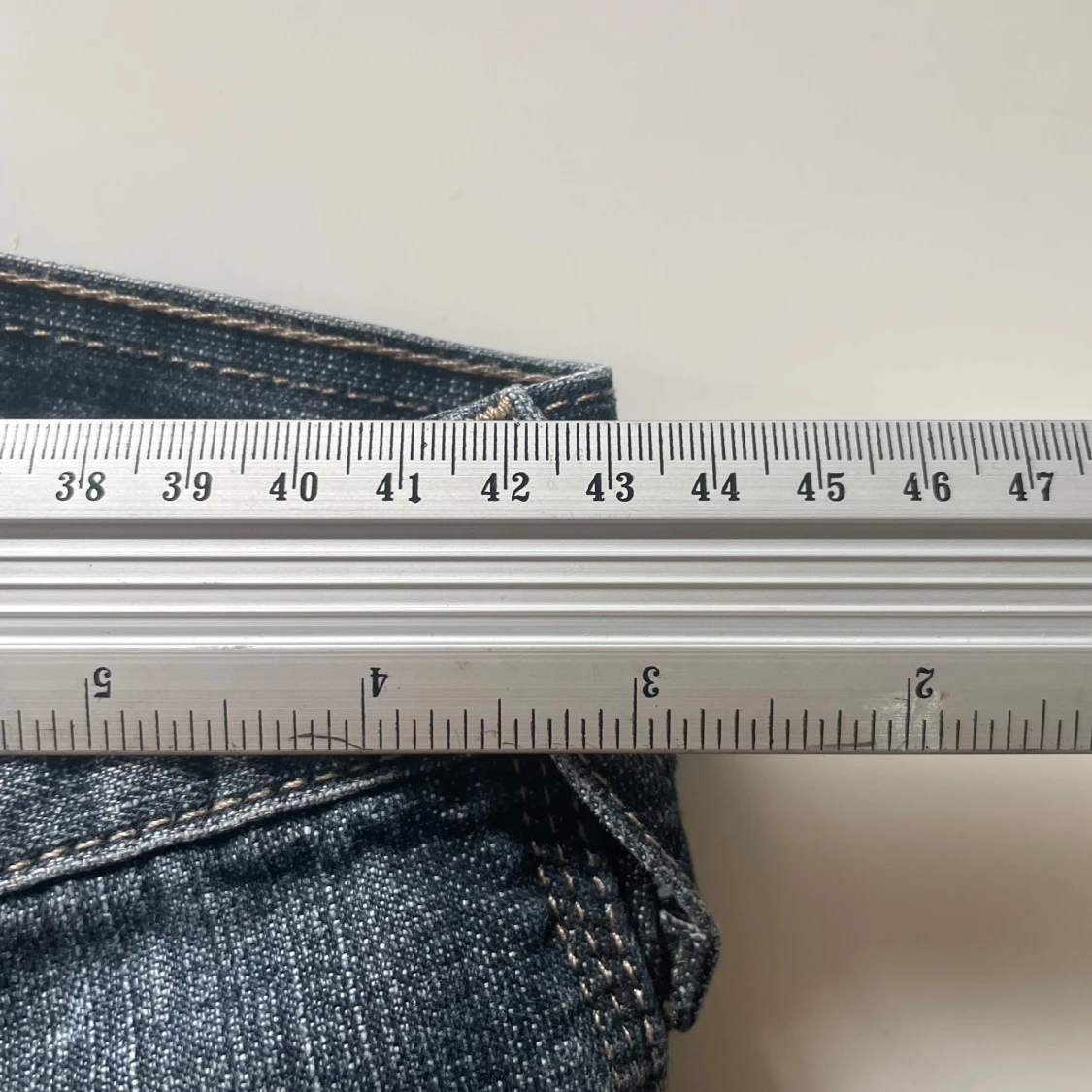 Lågmidjade wrangler bootcut jeans mörkblå strl 32x32 - 4