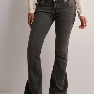 Mörkgråa bootcut jeans från True Religion - Supersnygga jeans från true religion💗💗
