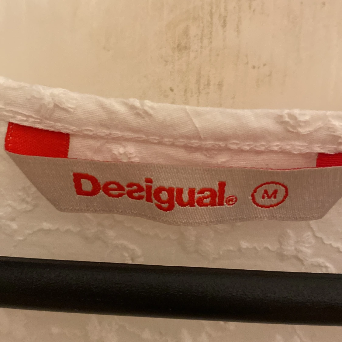 Vit långärmad topp med spets  - 2