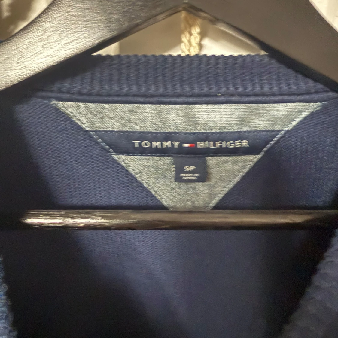 Blå stickad tröja från Tommy Hilfiger - 1