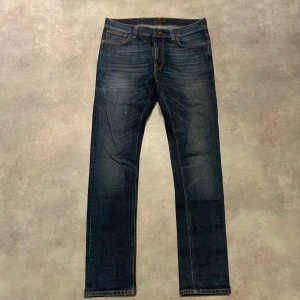 Nudie Jeans Lean Dean  - Sjukt snygga Nudie Jeans Lean Dean. Storlek 33/34. Gott skick och en sjukt härlig tvätt! Vid frågor är det bara att höra av sig ! Allt gott. 