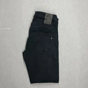 Replay Grover Hyperflex - Fina replay grover jeans med hyperflex, skick 9/10 knappt använda. Storlek W29. Rak passform, skriv för fler bilder eller vid funderingar 😁🙌