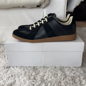 Maison margiela gats - Svarta maison margiela sneaker storlek 43. nya knappt använda med box. hör av dig om du har funderingar