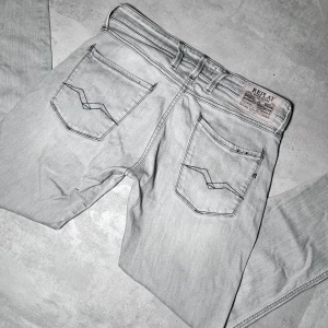 Replay jeans - Replay jeans | Modell Anbass | Super bra skick | Storlek W33 L32. 