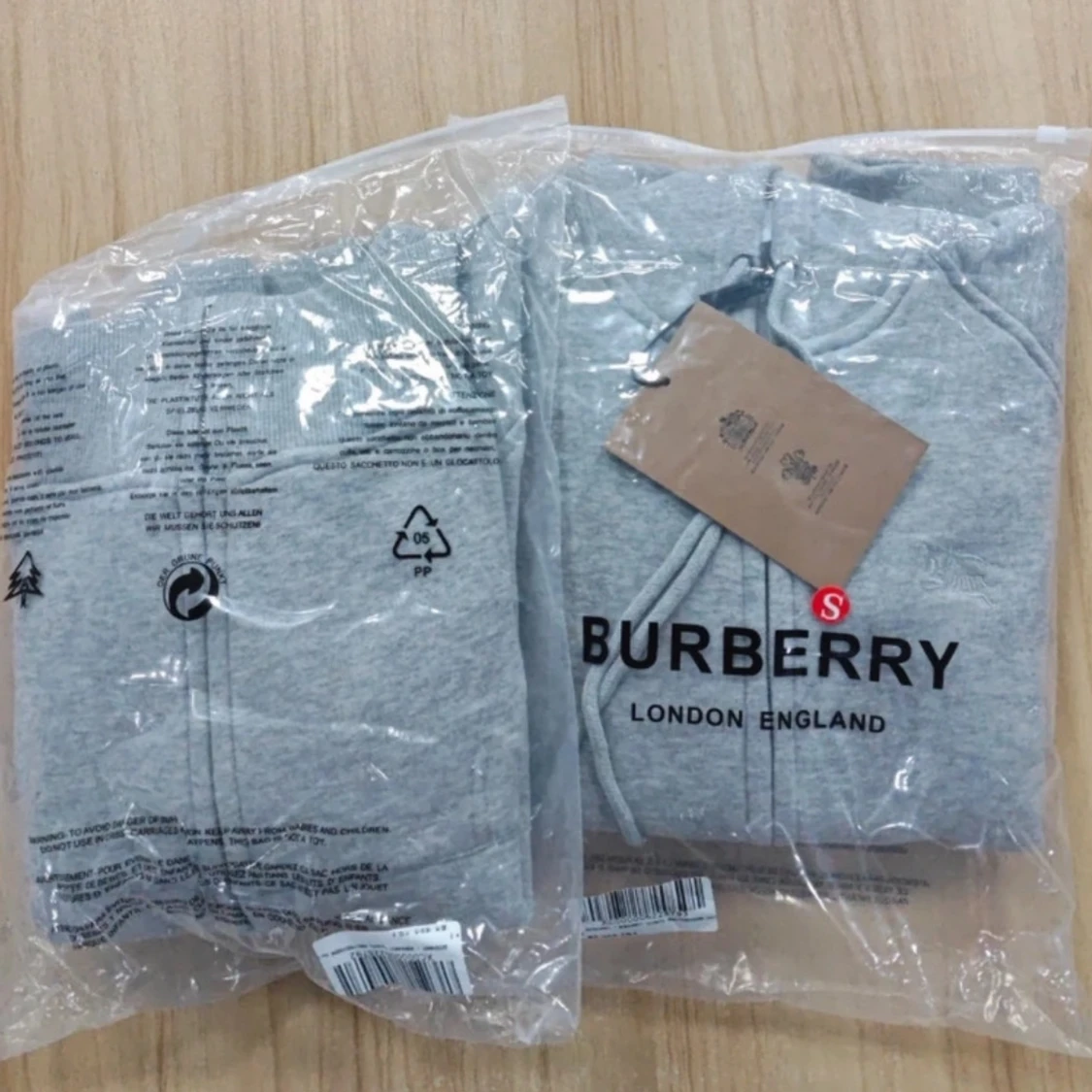 Grå hoodie från Burberry - 2