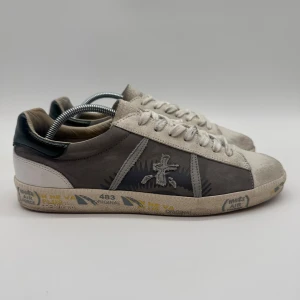 PREMIATA SNEAKERS  - Premiata sneakers - Skick: 9/10 - Storlek 40 sitter som 41 - Tillbehör: Enbart skorna - Nypris 3300kr - deluxecloset 
