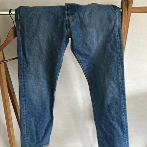 Levi's 501 Original jeans blå - Klassiska blå Levi's 501 Original jeans med rak passform.