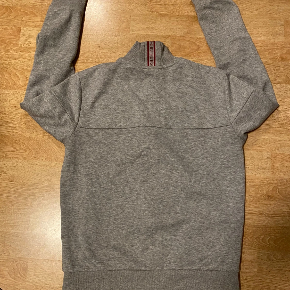 Grå ziptröja från BOSS - 1