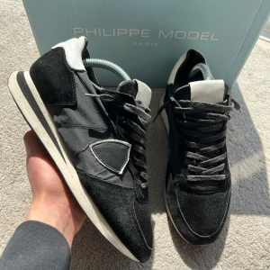 Philippe model  - Säljer nu dessa sjukt snygga Philip model skor i storlek 42 skick 8/10 Pris 1000kr | Ingår endast skorna! passar perfekt nu till sommaren Fraktar spårbart med PostNord 