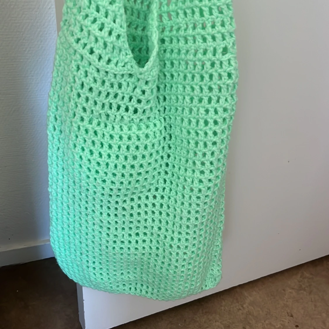 Mintgrön virkad väska med ficka - 3