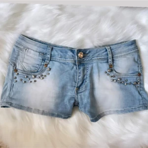 Nitar lowrise jeanshorts - Såå fina!