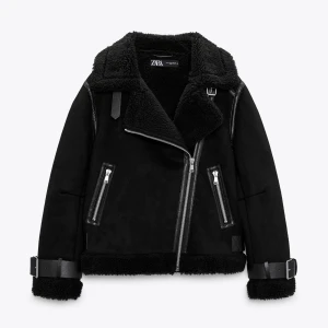 Svart silver biker teddy höst vinter jacka Zara  - Jacka från Zara. Perfekt till hösten/vintern. Storlek XS. Aldrig använd. Nypris 900 kr.