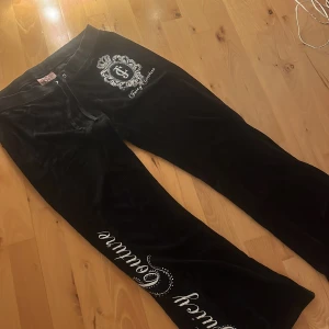 Juicy Couture byxor - Säljer ett par Juicy Couture byxor! Hör av er om ni undrar nåt!🫶🏻