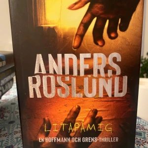 Lita på mig av Anders Roslund! Nyskick  - En intensiv thriller om Ewert Grens, där allt vänds upp och ner med gift, slavhandel och kidnappning. Spänning och oväntade vändningar i ett högt tempo – perfekt för dig som gillar nervkittlande berättelser och deckare.