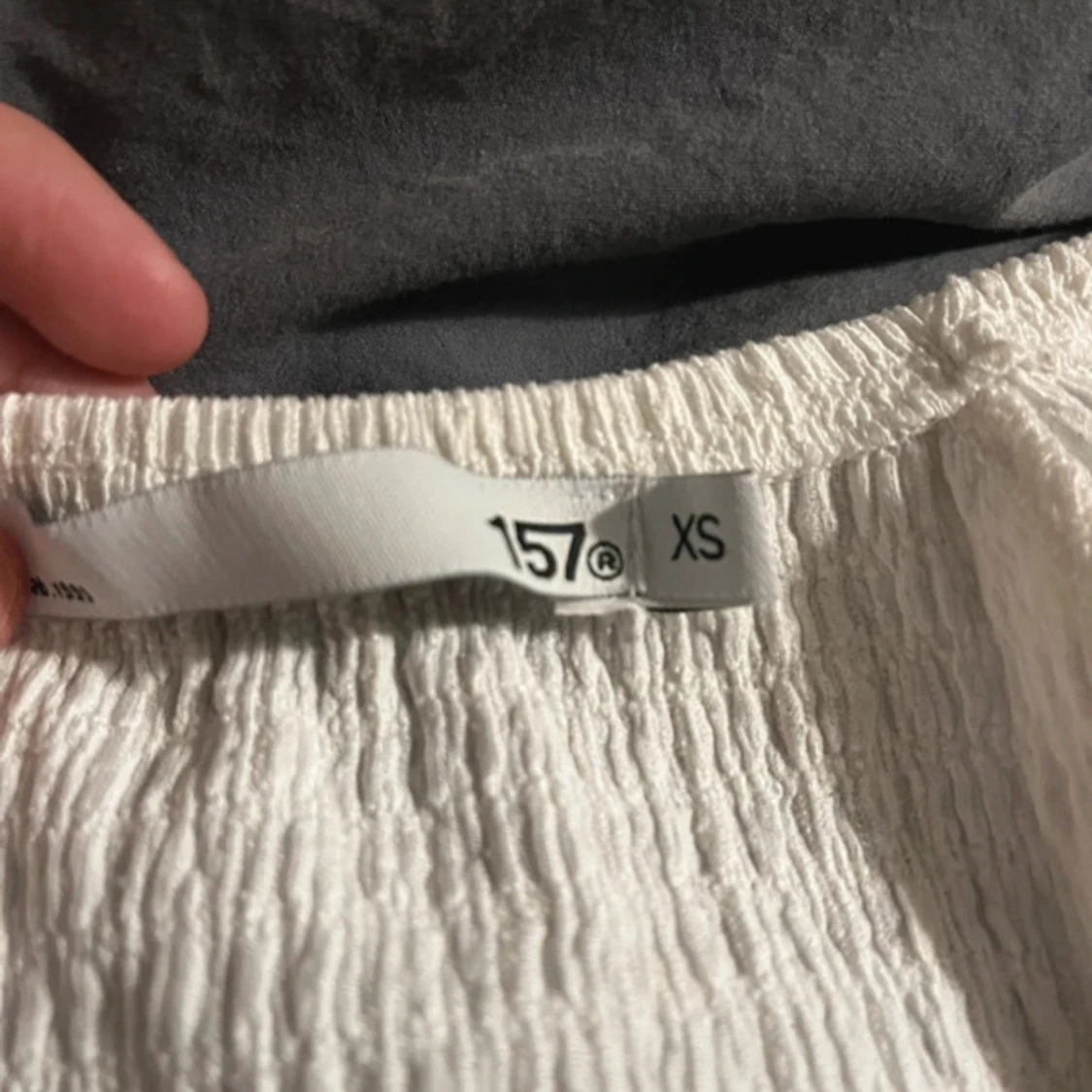 Vit topp med volangärmar 157 - 1