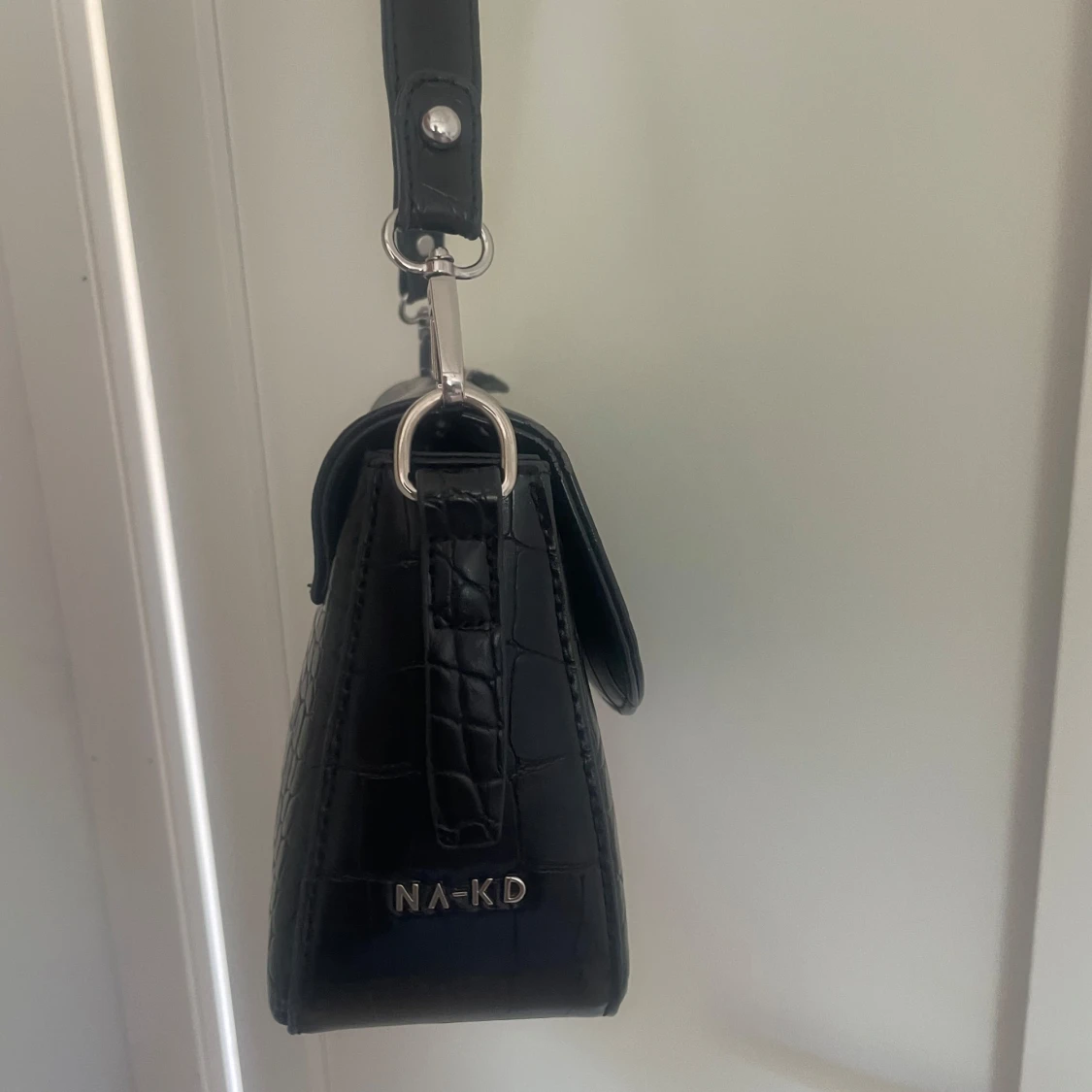 Svart axelväska från NA-KD - 2