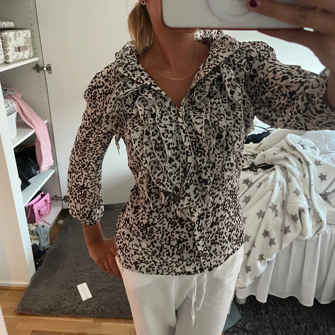 Leopardmönstrad volangskjorta