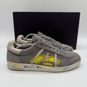 PREMIATA SNEAKERS - Premiata sneakers - Skick: 8,7/10 - Storlek 41 sitter som 42 - Tillbehör: Enbart skorna - Nypris 3300kr - deluxecloset 