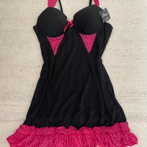 Cute ruffle polka dot dress - Size:36 Length: 63cm Waist: 33cm x2 Cup:↕️14cm↔️17cm