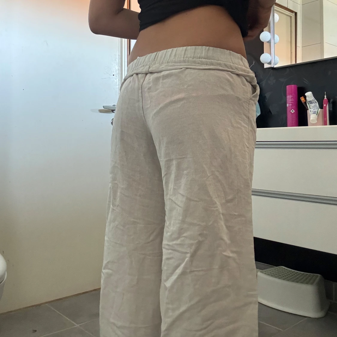 Vita/beige linnebyxor med snörning - 3