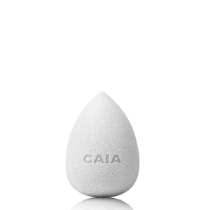 CAIA Perfect Blender makeupsvamp - Säljer en CAIA Perfect Blender, en vit, Perfekt för att applicera foundation, concealer eller andra krämprodukter. Kommer i originalförpackning med stilren silverfinish. Alltså helt oanvänd!!🥰
