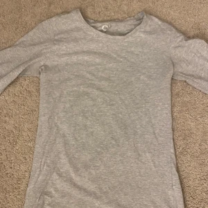 Grå Cubus tröja - En grå långärmad tight tröja från Cubus i storlek S, knappt använd & i fint skick.