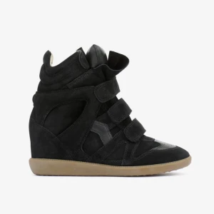 SÖKER äkta Isabel marants!! - Hej! Har försökt hitta dessa skor för rimligt pris men inte lyckats så skickar upp en sökes annons! Har du ett par ÄKTA beketts i storlek 39/40 av vilken färg som helst - Hit me up! 🥰🙏Erbjuder runt 2000kr +/- beroende på skick!!!! Tack på förhand 💞